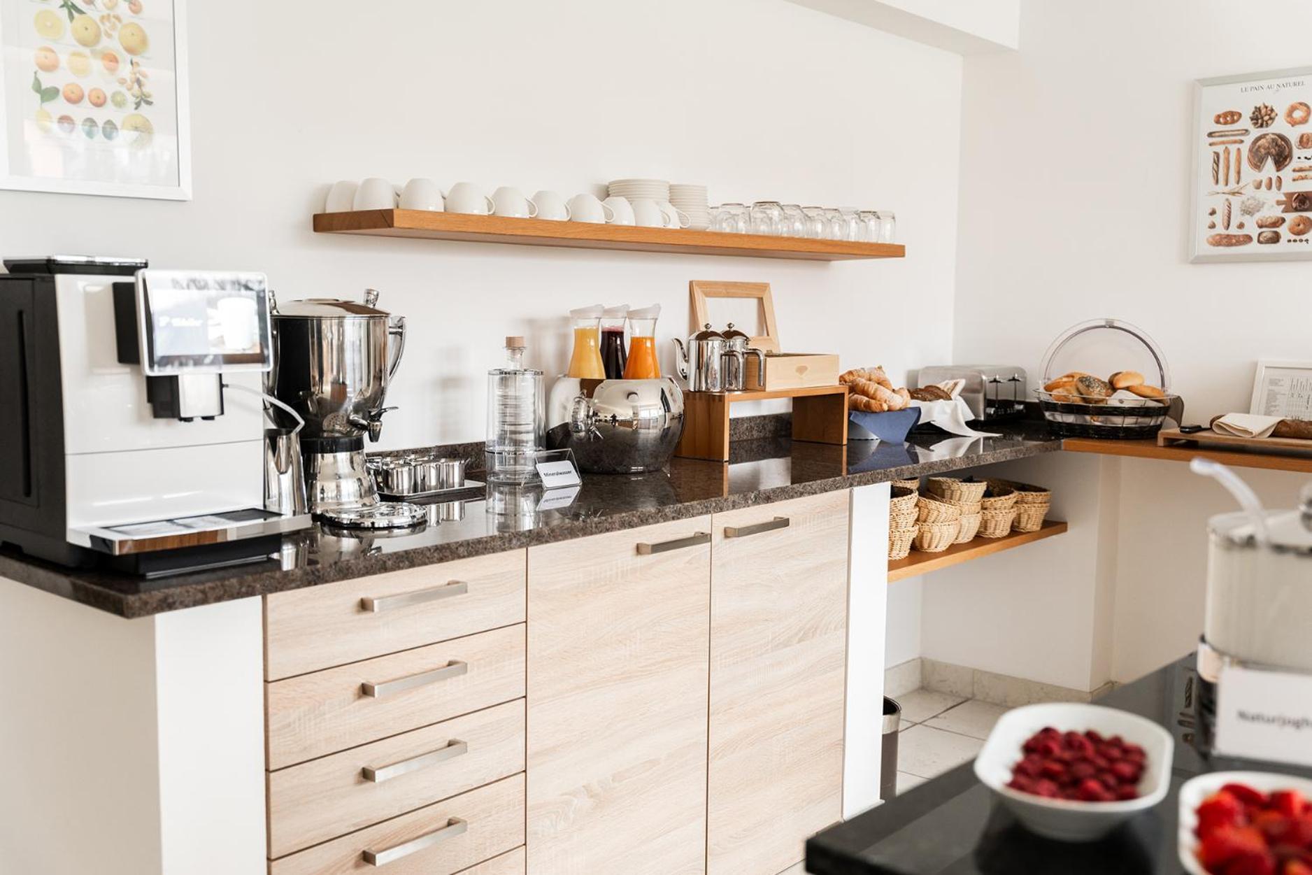 Hotel Vier Jahreszeiten An Der Therme & Kliniken Bad Krozingen Naehe Freiburg & Schwarzwald Ideal Fuer Wellness Kur & Business Ausfluege 24H Check In- Wlan & Parken Gratis Exteriör bild