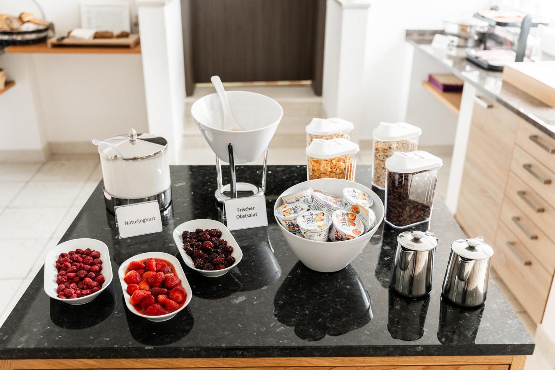 Hotel Vier Jahreszeiten An Der Therme & Kliniken Bad Krozingen Naehe Freiburg & Schwarzwald Ideal Fuer Wellness Kur & Business Ausfluege 24H Check In- Wlan & Parken Gratis Exteriör bild