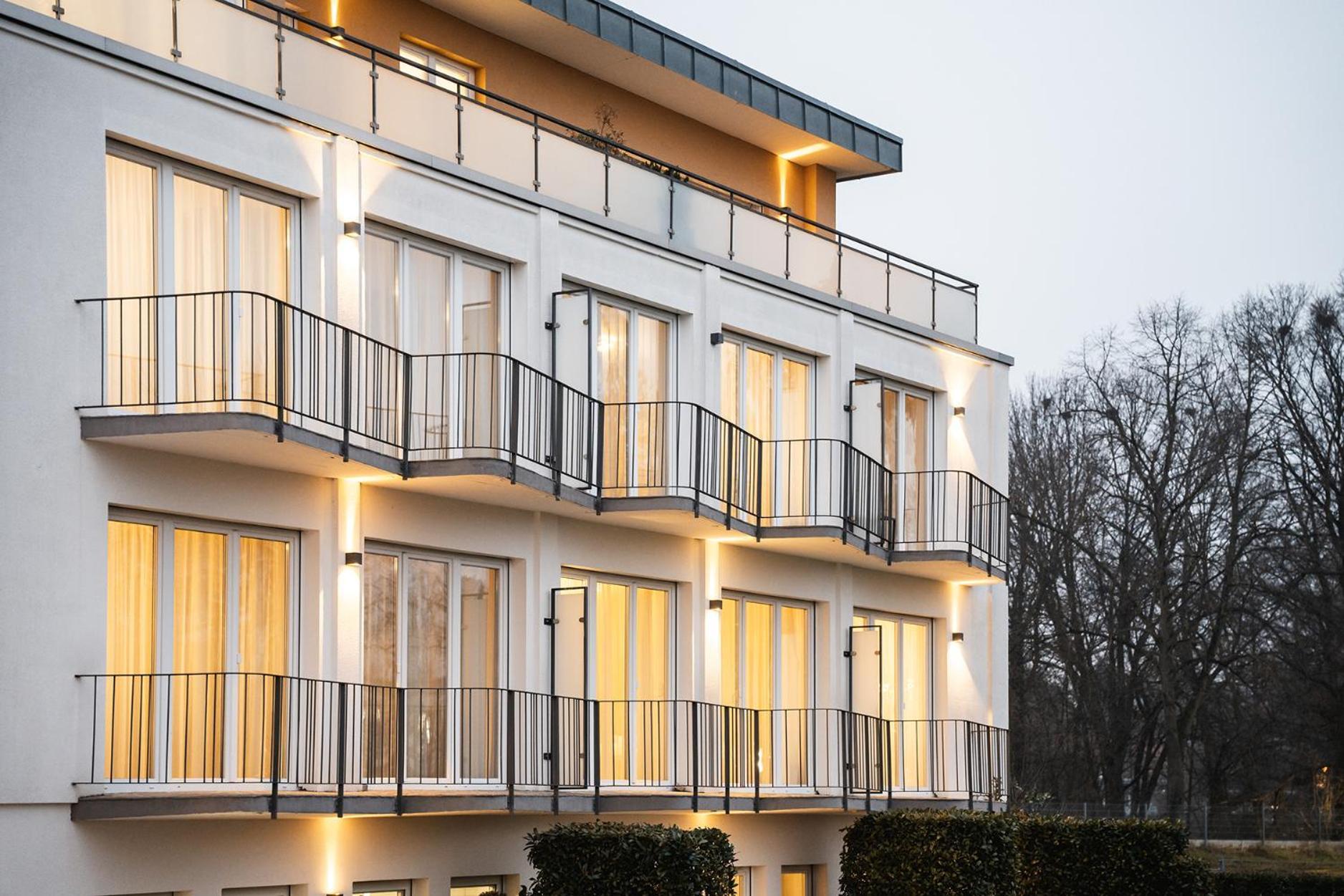 Hotel Vier Jahreszeiten An Der Therme & Kliniken Bad Krozingen Naehe Freiburg & Schwarzwald Ideal Fuer Wellness Kur & Business Ausfluege 24H Check In- Wlan & Parken Gratis Exteriör bild