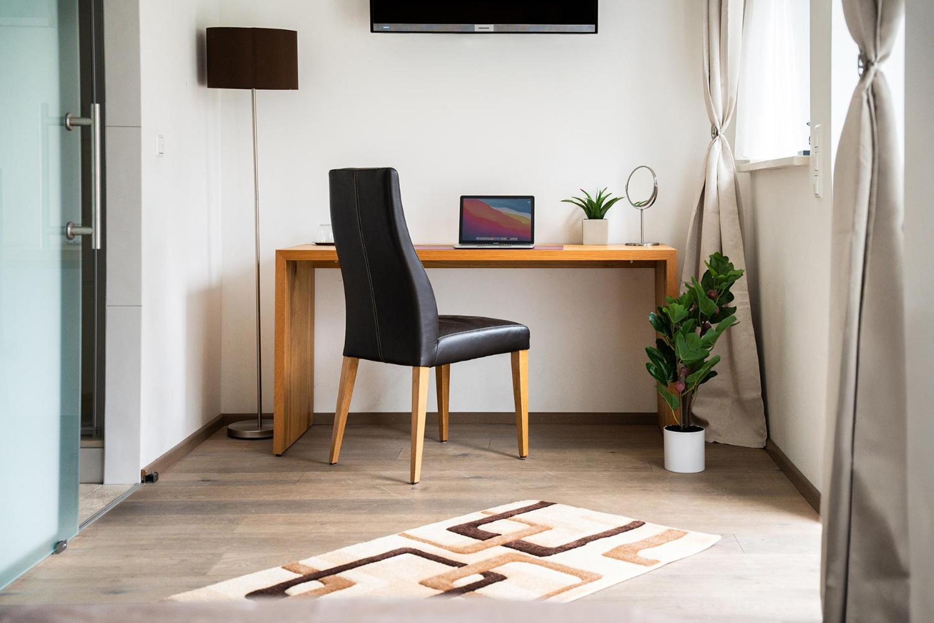 Hotel Vier Jahreszeiten An Der Therme & Kliniken Bad Krozingen Naehe Freiburg & Schwarzwald Ideal Fuer Wellness Kur & Business Ausfluege 24H Check In- Wlan & Parken Gratis Exteriör bild