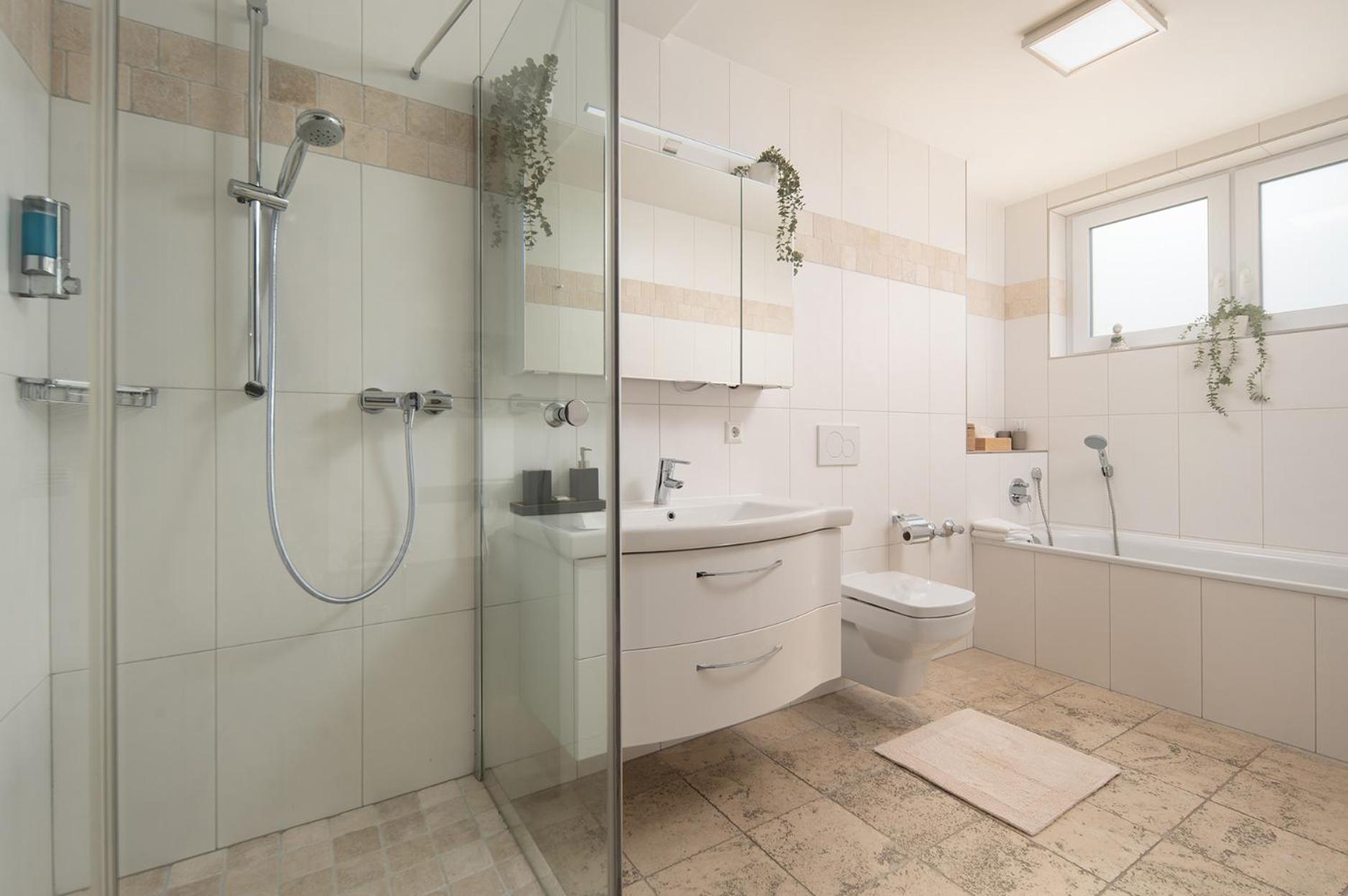 Hotel Vier Jahreszeiten An Der Therme & Kliniken Bad Krozingen Naehe Freiburg & Schwarzwald Ideal Fuer Wellness Kur & Business Ausfluege 24H Check In- Wlan & Parken Gratis Exteriör bild